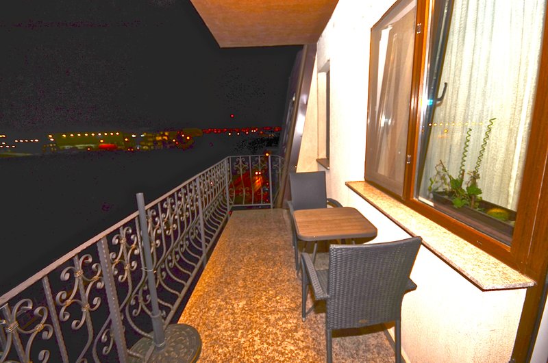 Fundeni, Dragonul Rosu